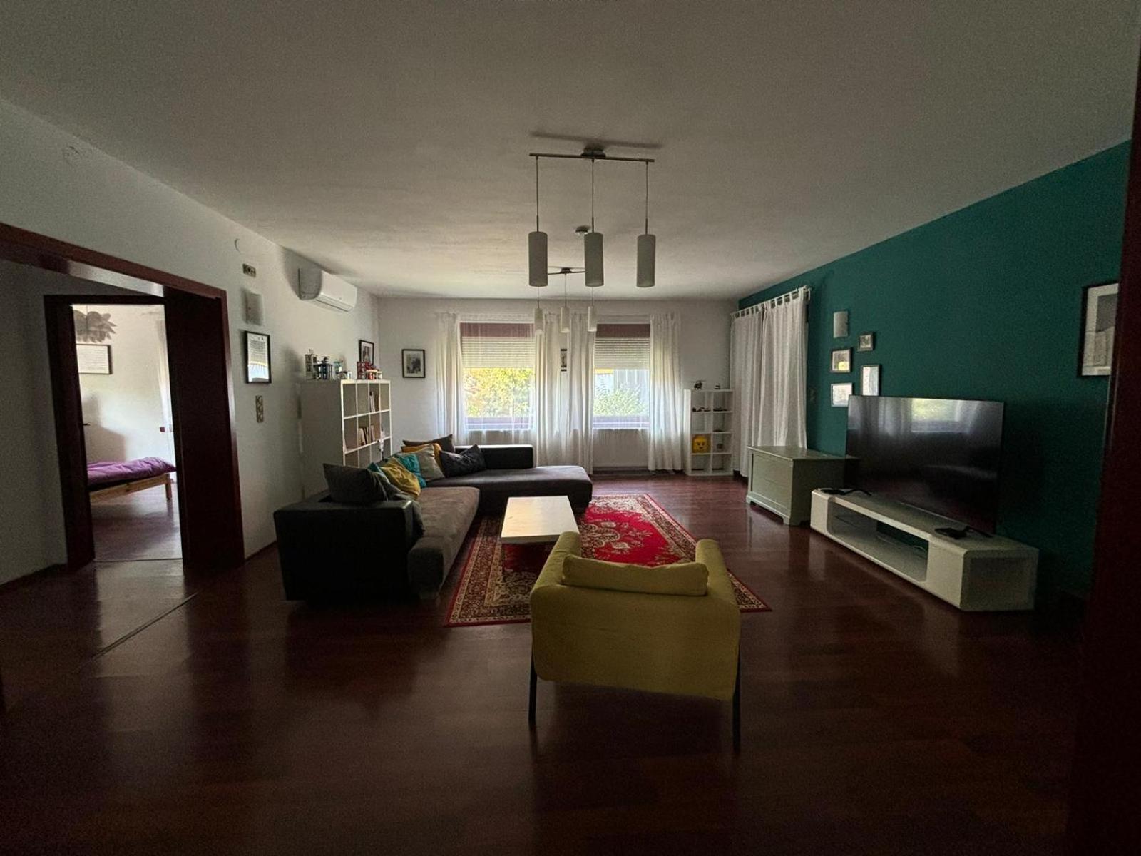 Luxury Apartment *
